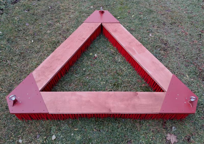 Szczotki do trawy zasypanej piaskiem kwarcowym i granulatem gumowym 