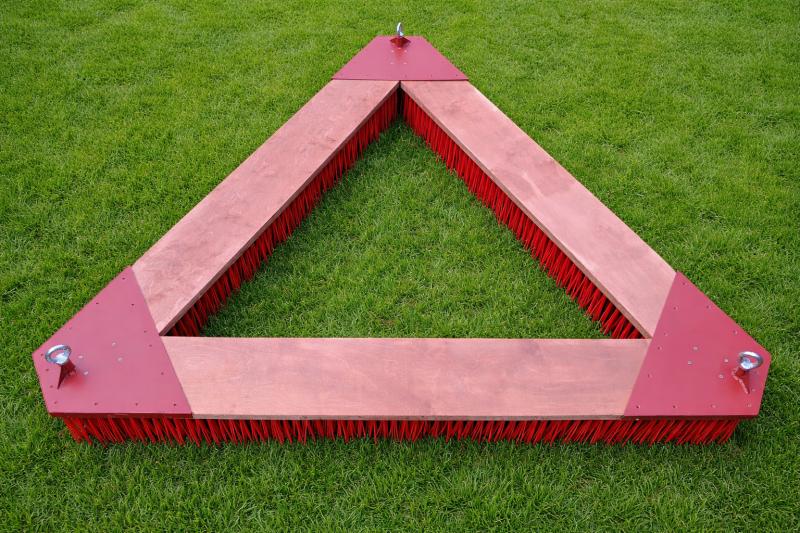 Szczotki do trawy zasypanej piaskiem kwarcowym i granulatem gumowym 